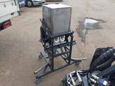 Robot HariTech HariBot může nést řádkové rozmetadlo (zobrazeno 14x)